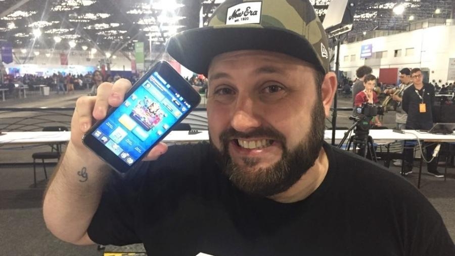 Acredite: ele ganha dinheiro e viaja o mundo jogando "Clash Royale"