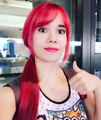 Garota Youtuber jogadora de Clash Royale causa polêmica em seus vídeos eróticos.